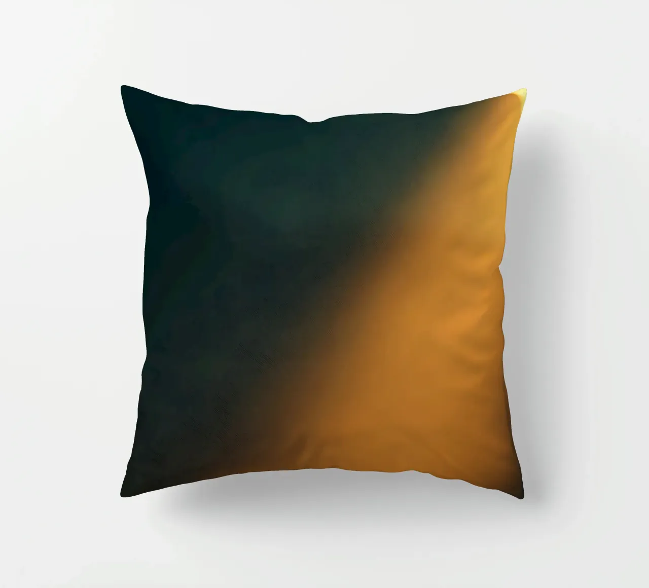 Explore warm light beams illuminating the abstract backgroun Kissen von DesignDoodle