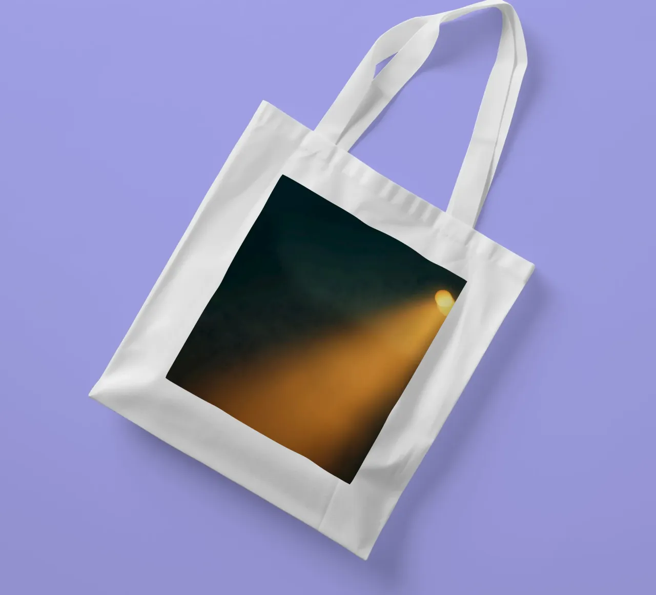 Explore warm light beams illuminating the abstract backgroun borsa in juta da DesignDoodle