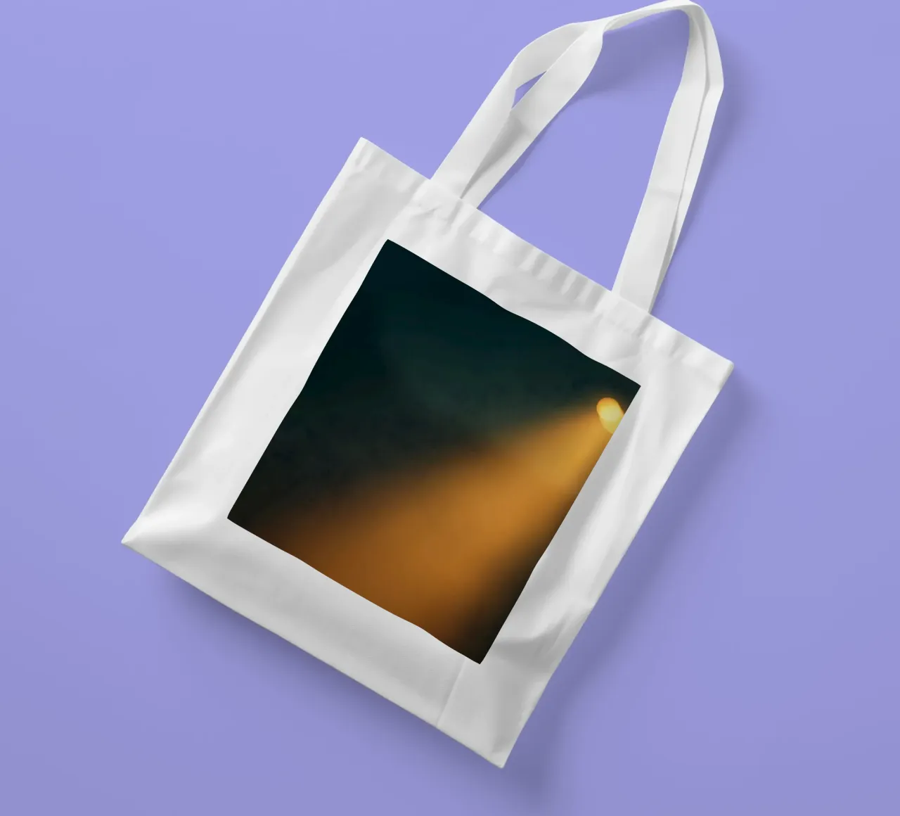 Explore warm light beams illuminating the abstract backgroun borsa in juta da DesignDoodle