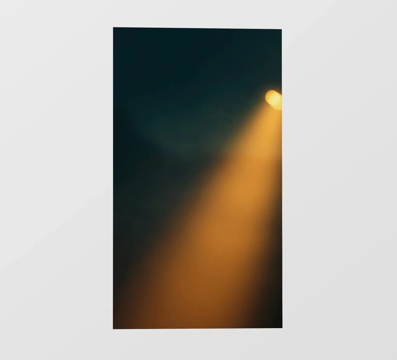 Explore warm light beams illuminating the abstract backgroun pellicola backlit da DesignDoodle