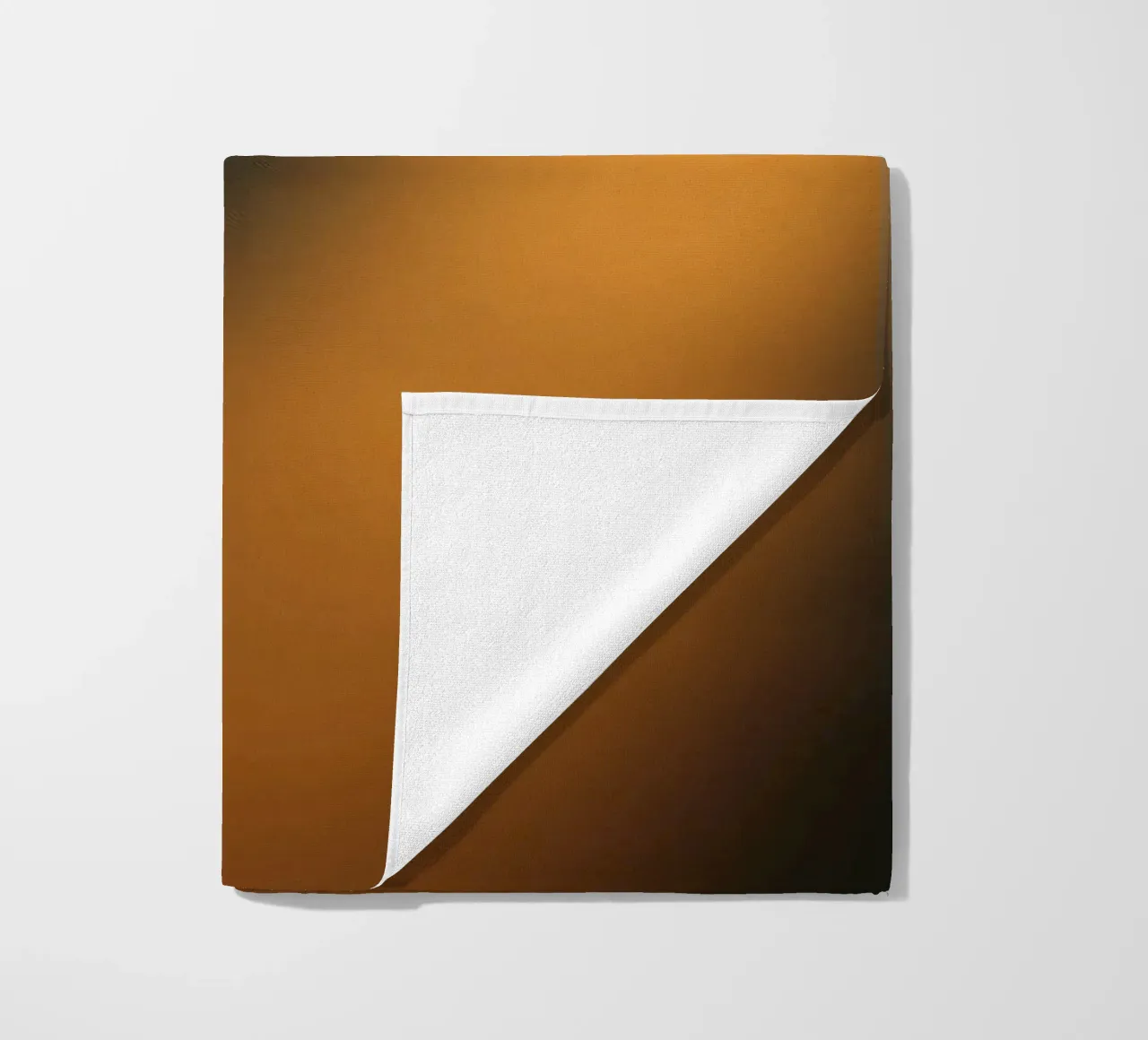 Explore warm light beams illuminating the abstract backgroun telo mare da DesignDoodle