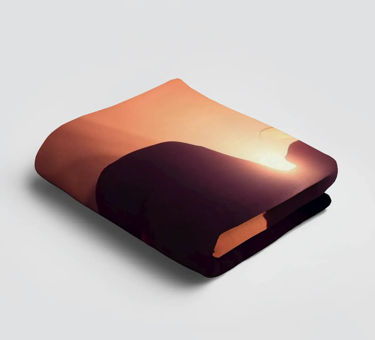 Silueta de una mujer sobre un fondo abstracto claro toalla de baño de DesignDoodle