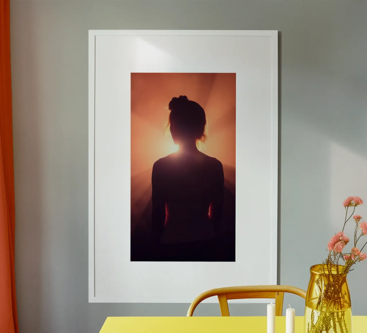 Silueta de una mujer sobre un fondo abstracto claro hahnemühle de DesignDoodle
