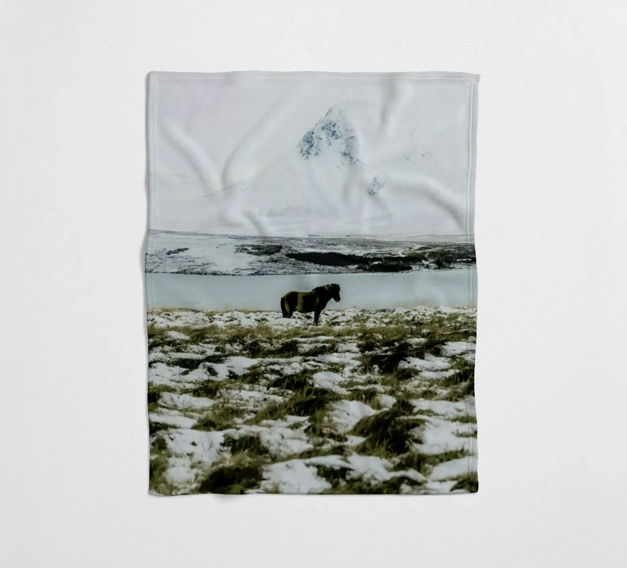 Born For The Cold coperta in pile da Natural Kingdom