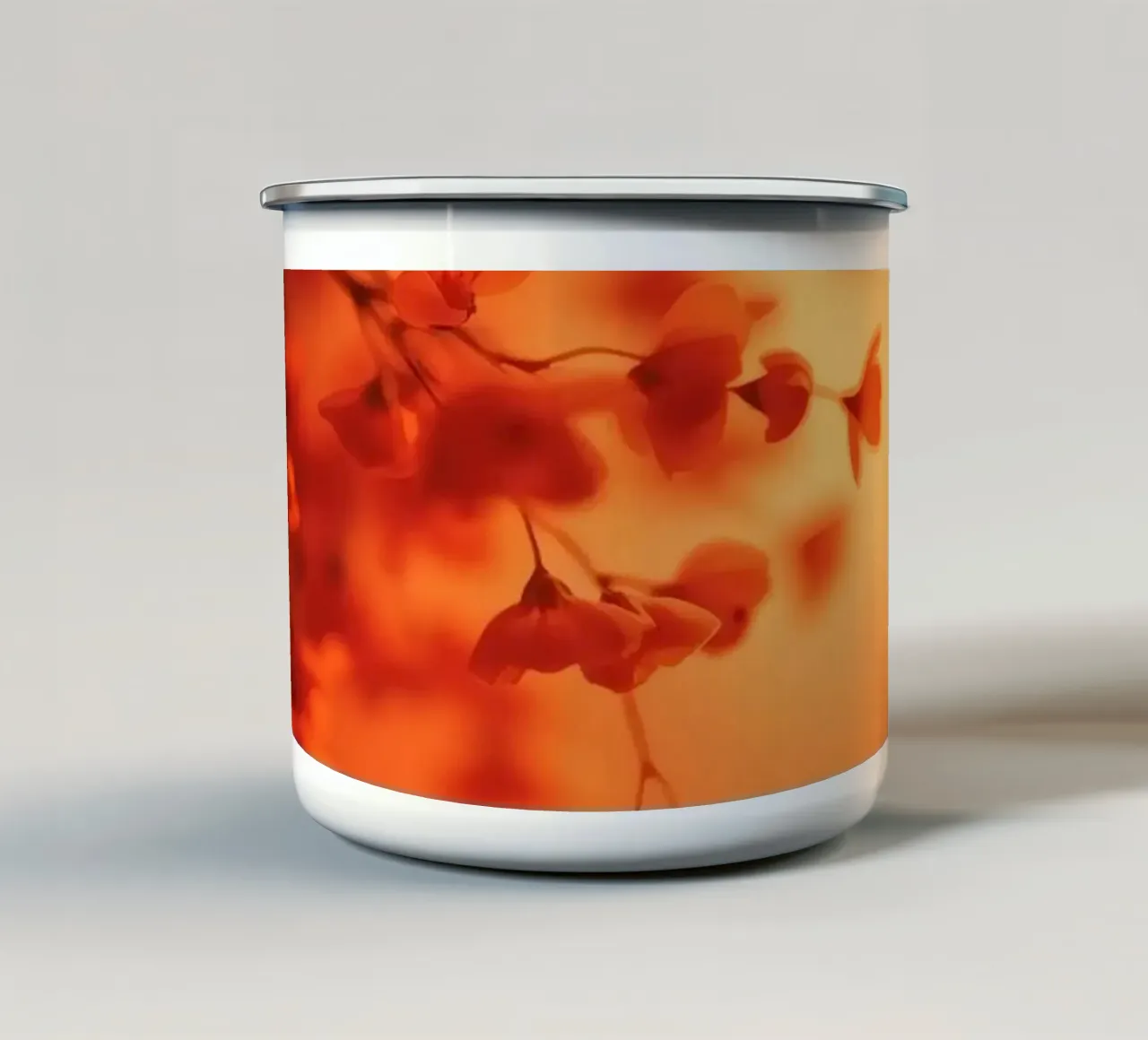 sfondo floreale arancione con soft focus tazza in smalto da DesignDoodle