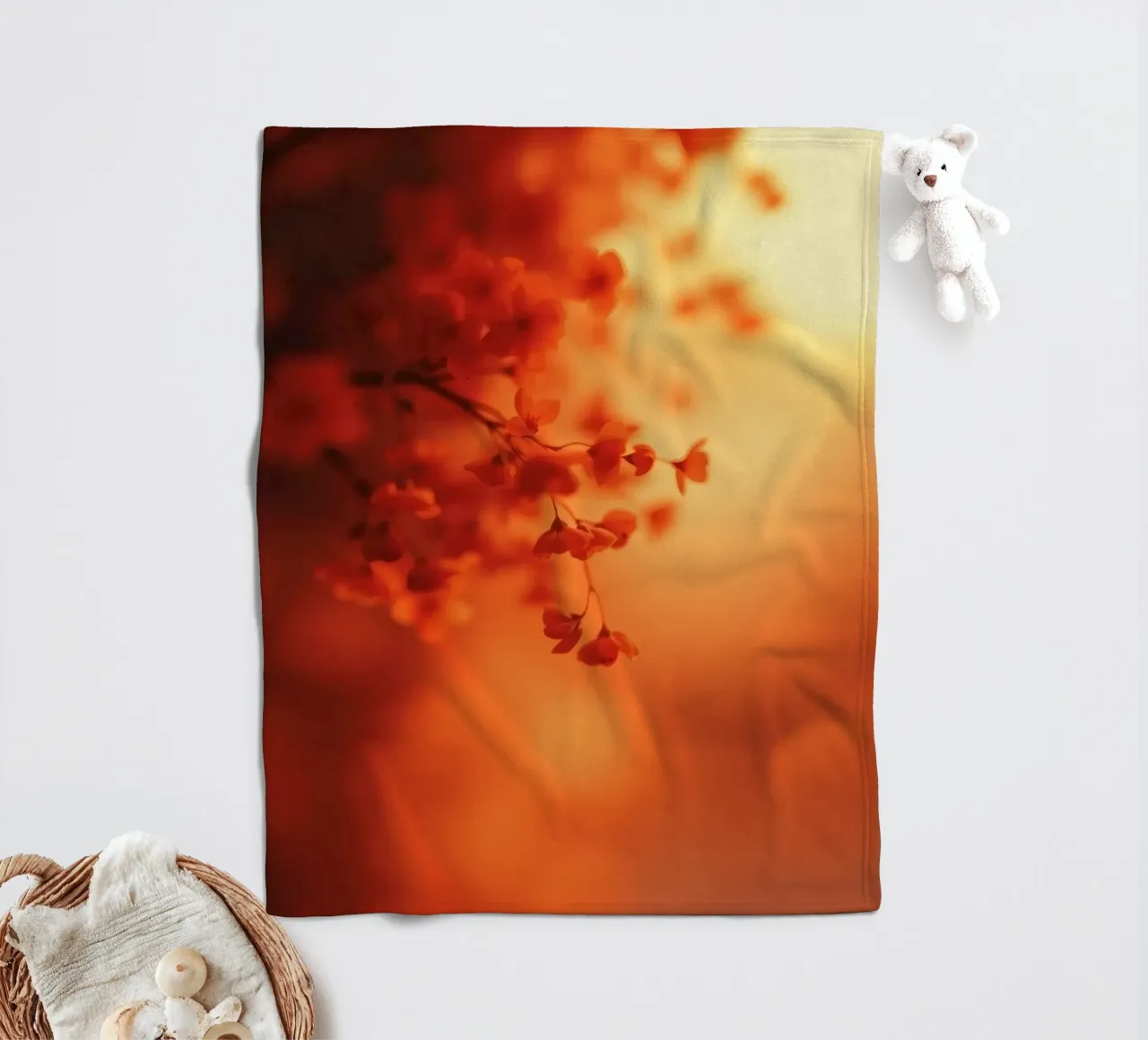 sfondo floreale arancione con soft focus coperta in pile da DesignDoodle