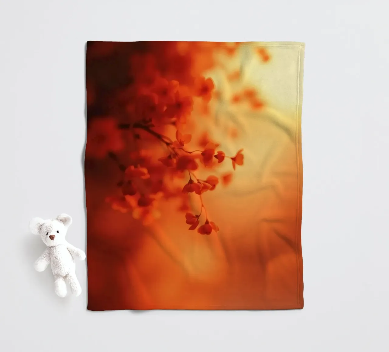 sfondo floreale arancione con soft focus coperta in pile da DesignDoodle