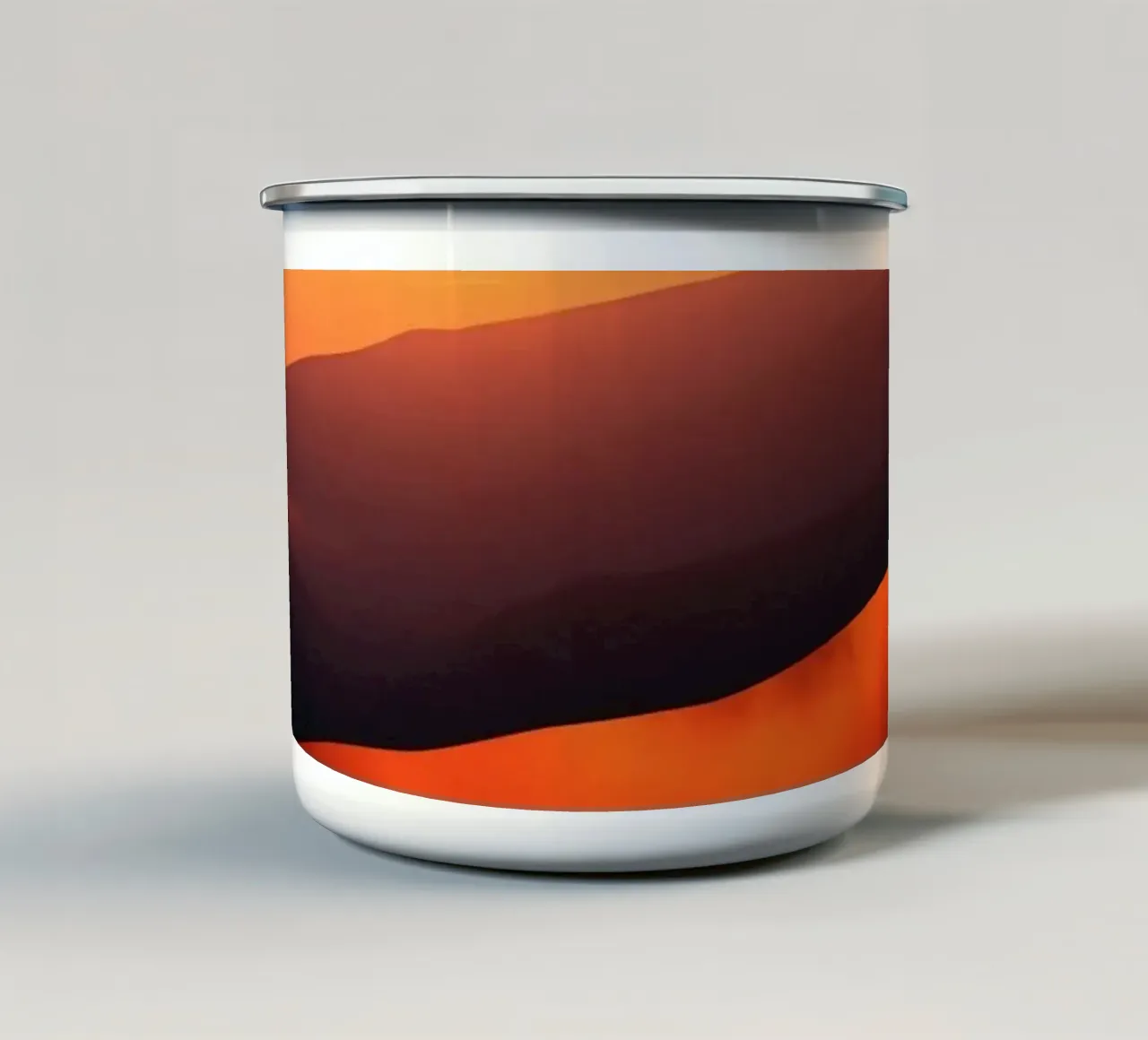 Splendida vista del tramonto con la silhouette di una persona in collina tazza in smalto da DesignDoodle