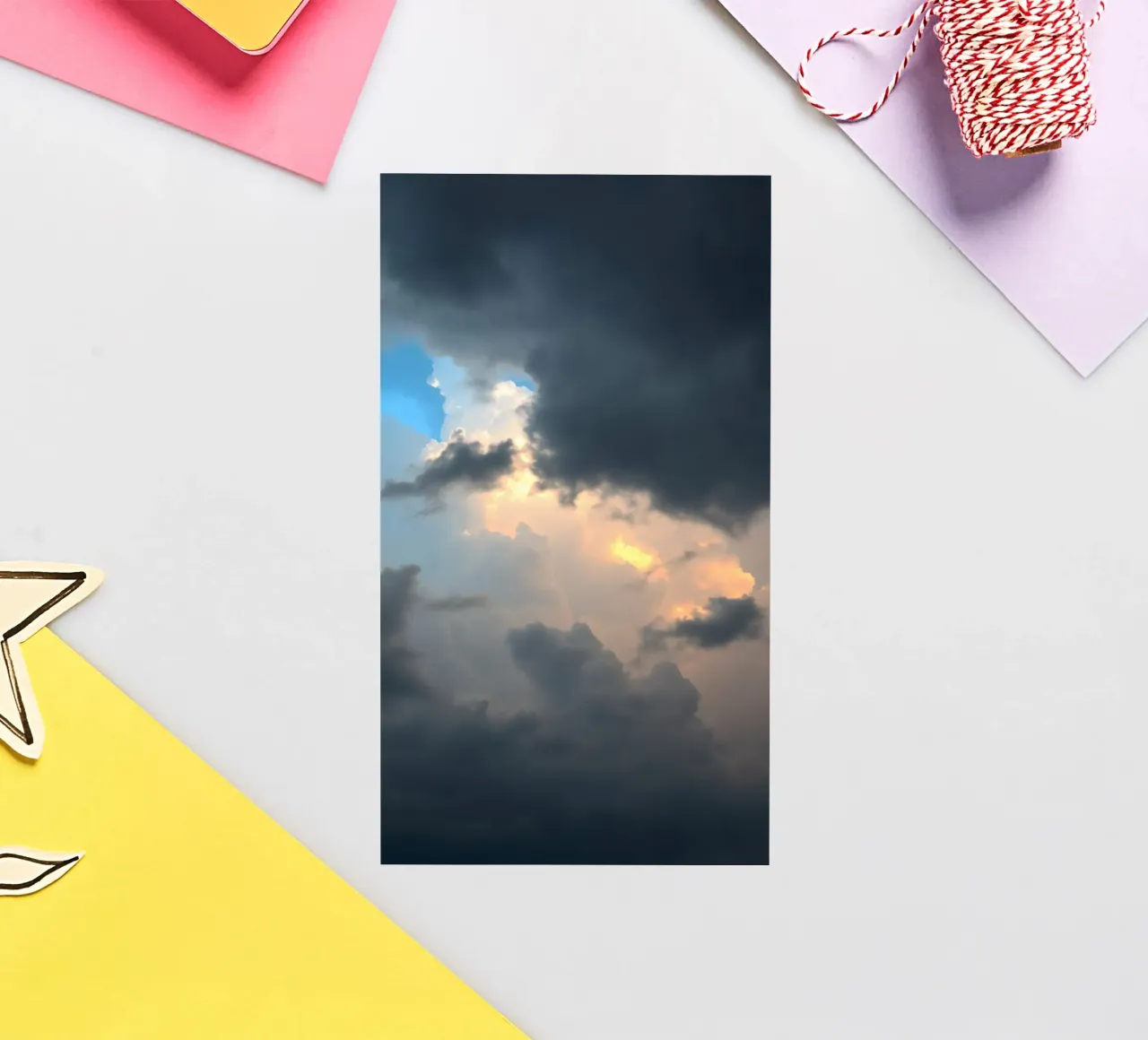 Dramatische wolkenformaties met vleugjes blauwe lucht sticker van DesignDoodle