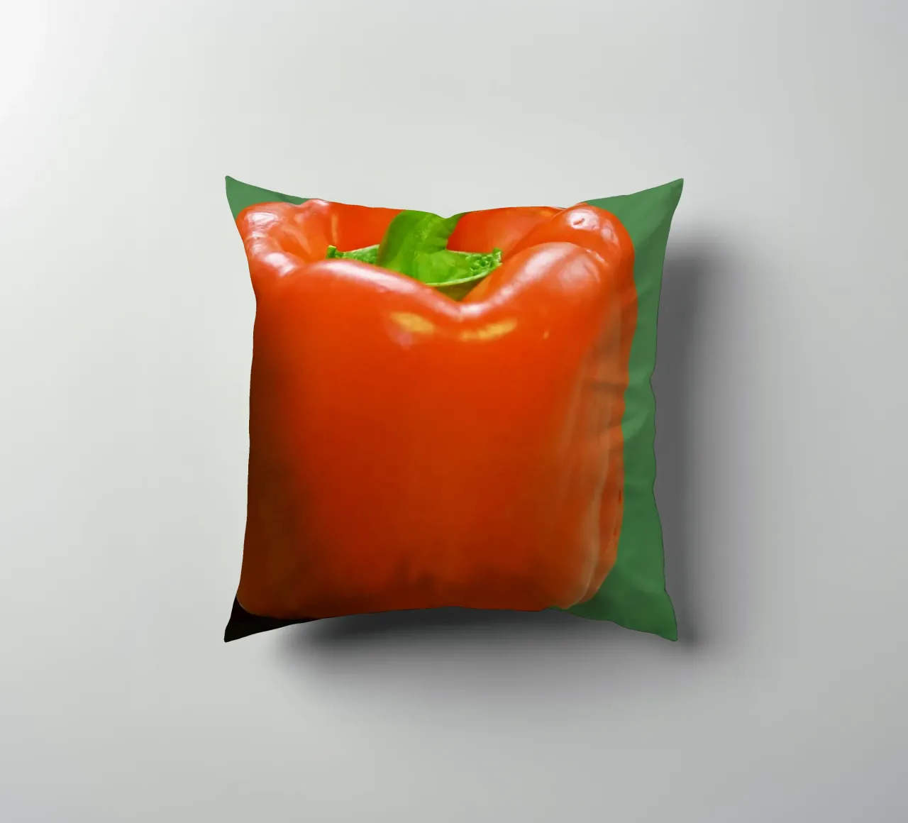 Paprika und grüner Hintergrund Kissen von Little Dean