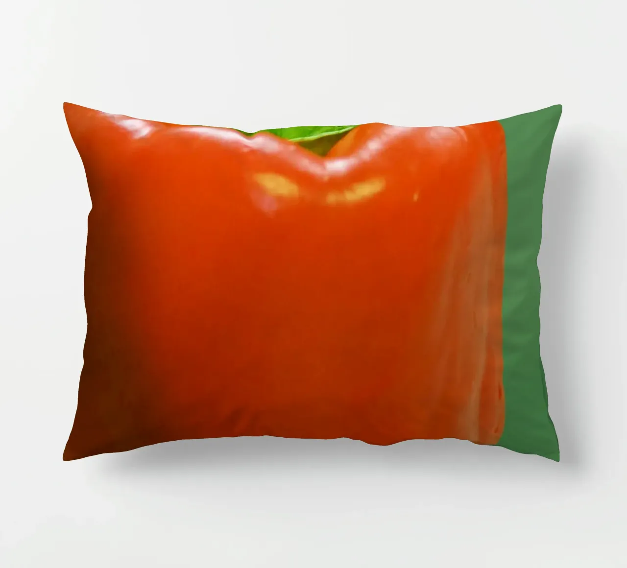 Paprika und grüner Hintergrund Kissen von Little Dean