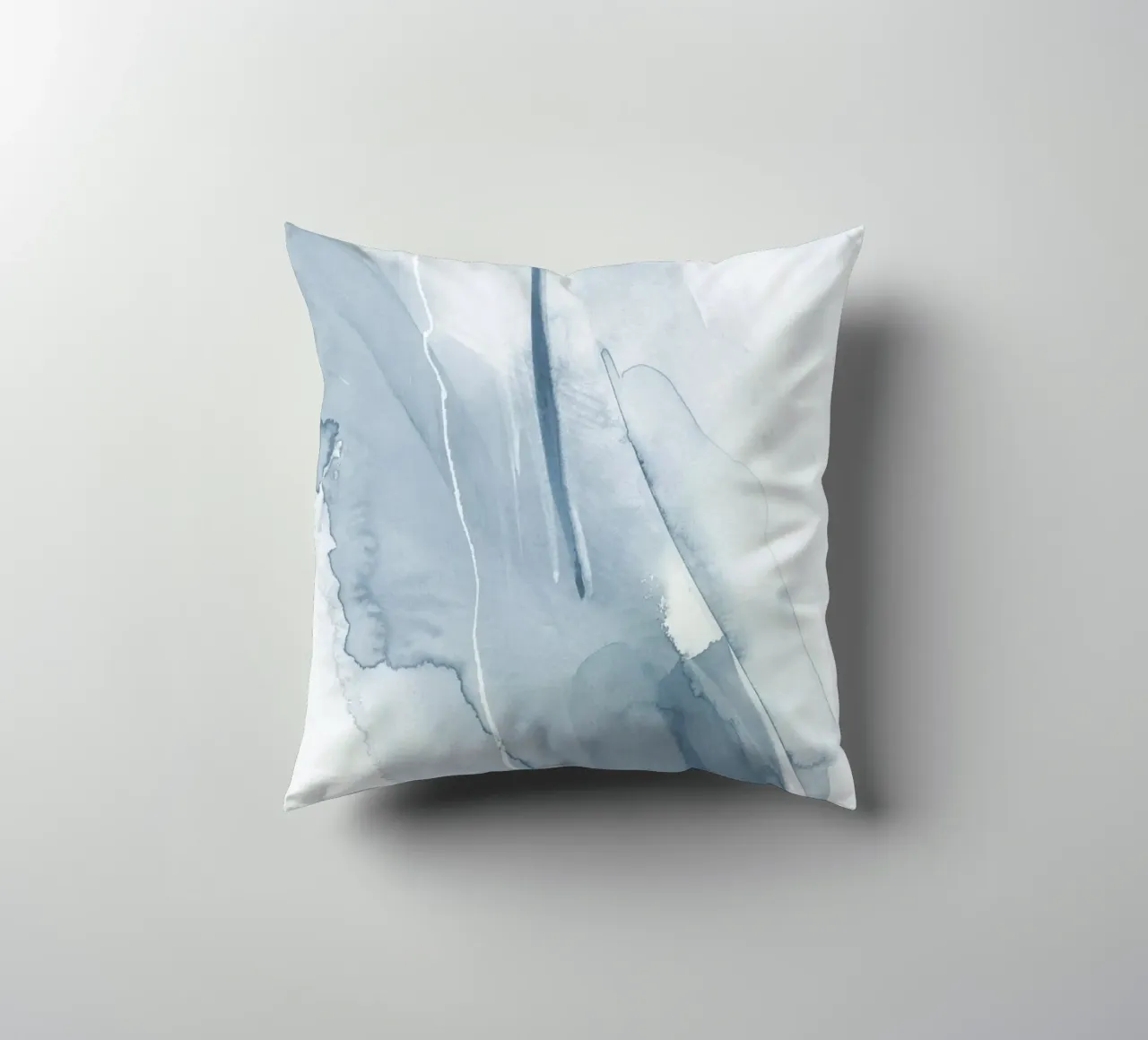 Pennellate di toni blu 1 cuscino da NouveauPrints