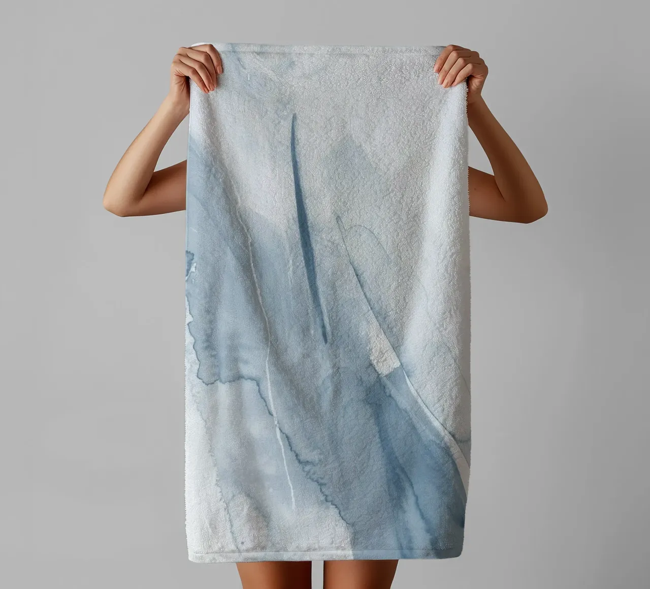 Pennellate di toni blu 1 asciugamano da bagno da NouveauPrints