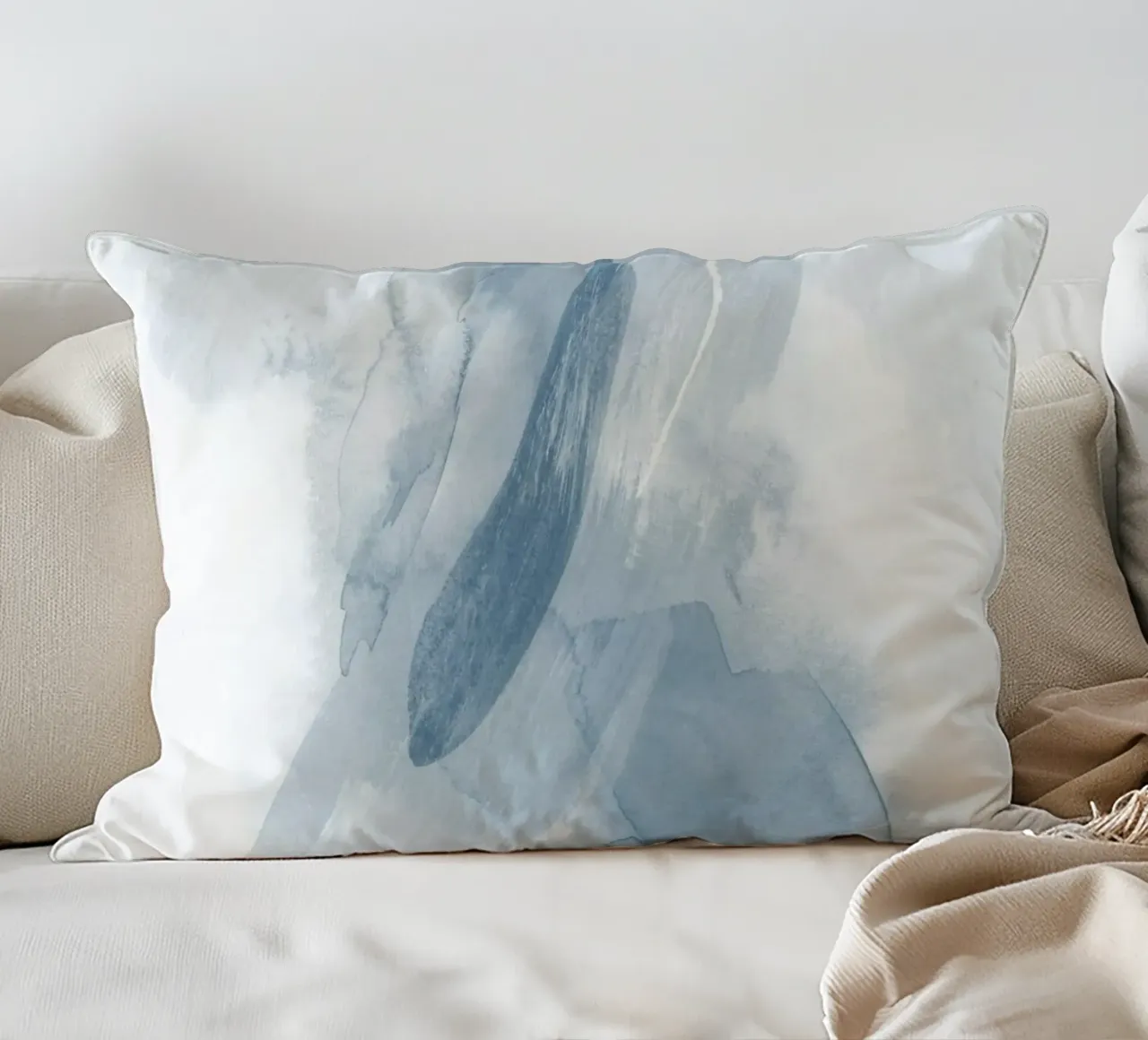 Pennellate di toni blu 3 cuscino da NouveauPrints