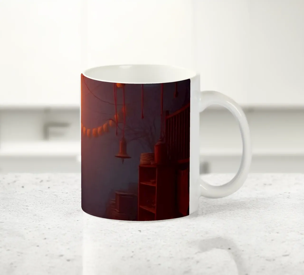 Incantevole vicolo con lanterne calde e nebbiolina tazza in ceramica da DesignDoodle