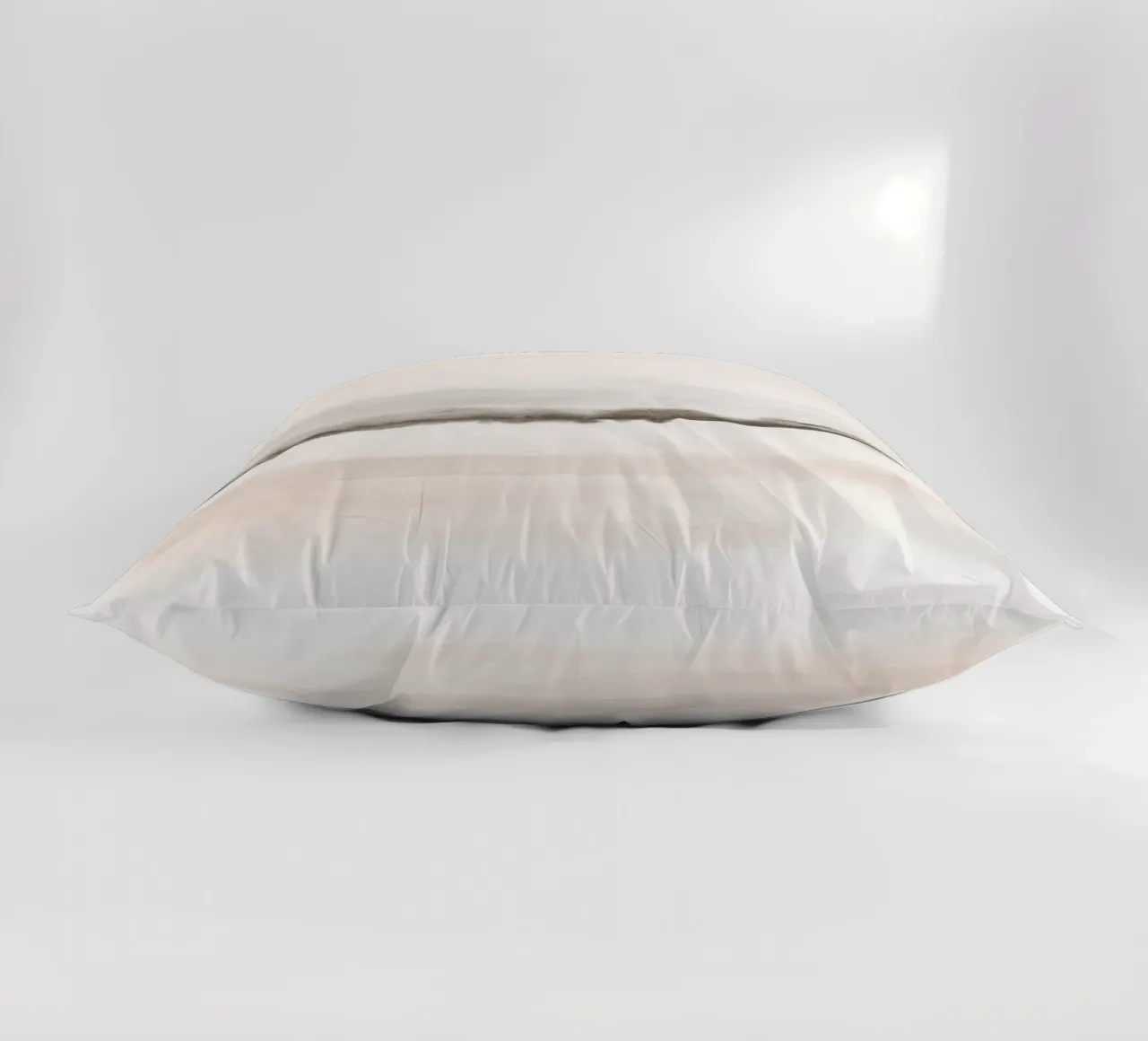 Zacht koraal en grijze bergen kussen van NouveauPrints