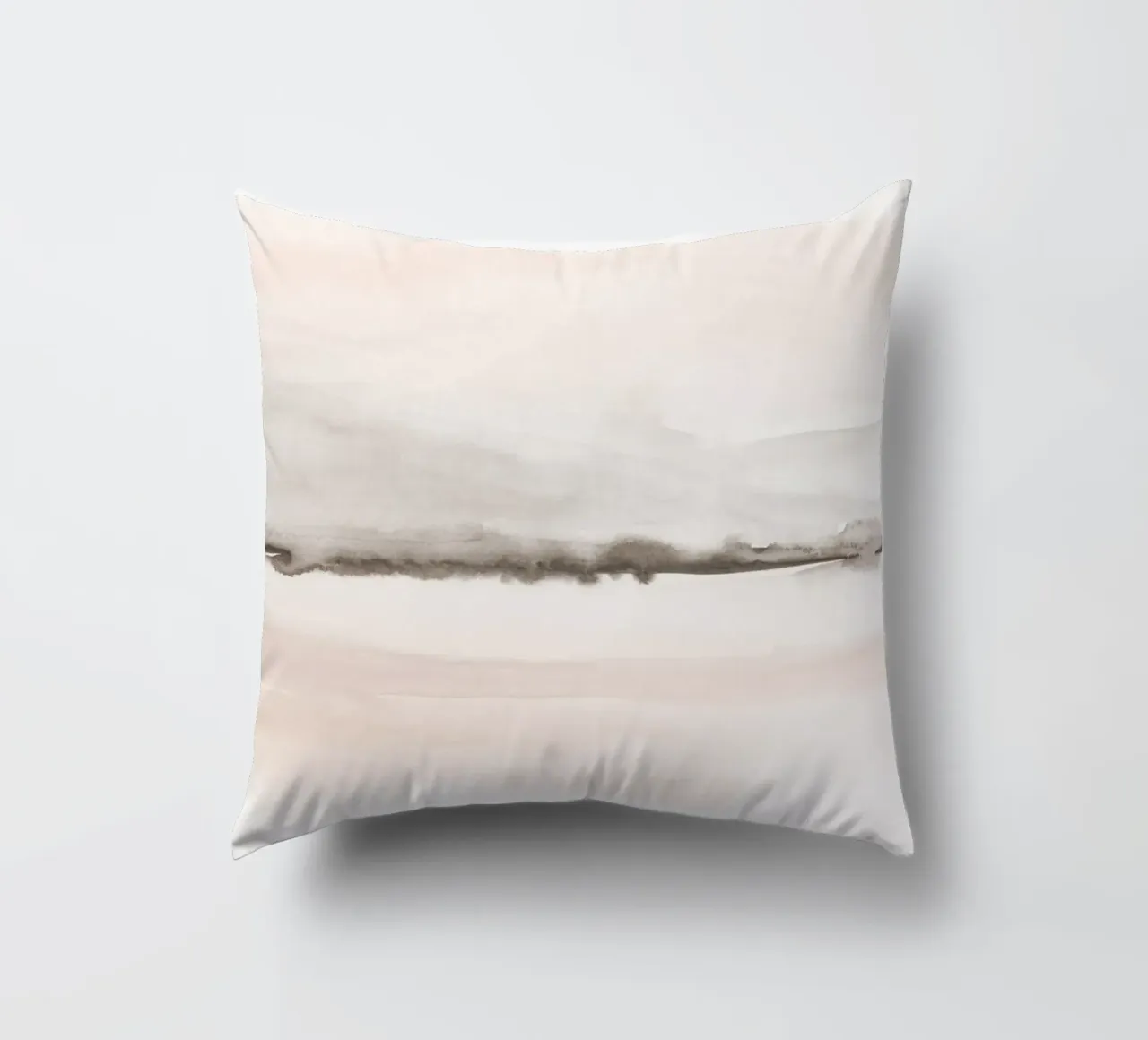 Zacht koraal en grijze bergen kussen van NouveauPrints