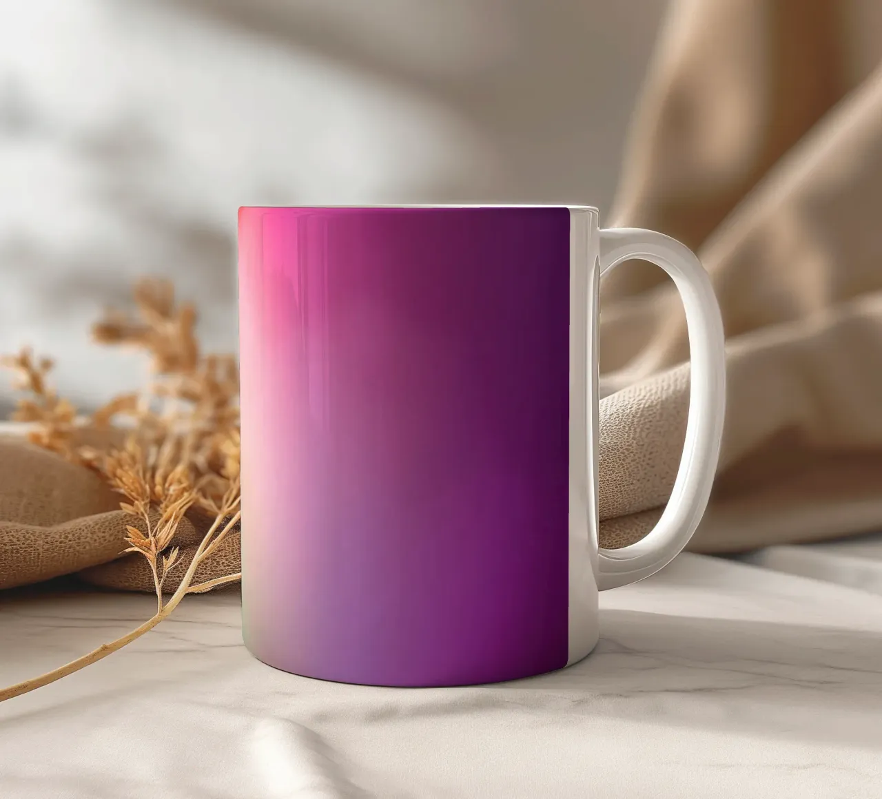 Vibrante display luminoso astratto con gradienti colorati tazza in ceramica da DesignDoodle