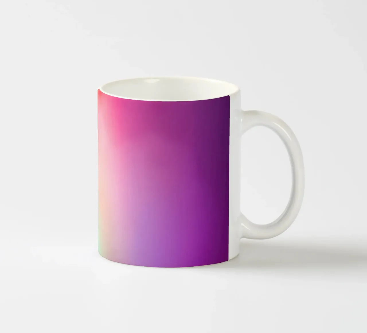 Vibrante display luminoso astratto con gradienti colorati tazza in ceramica da DesignDoodle