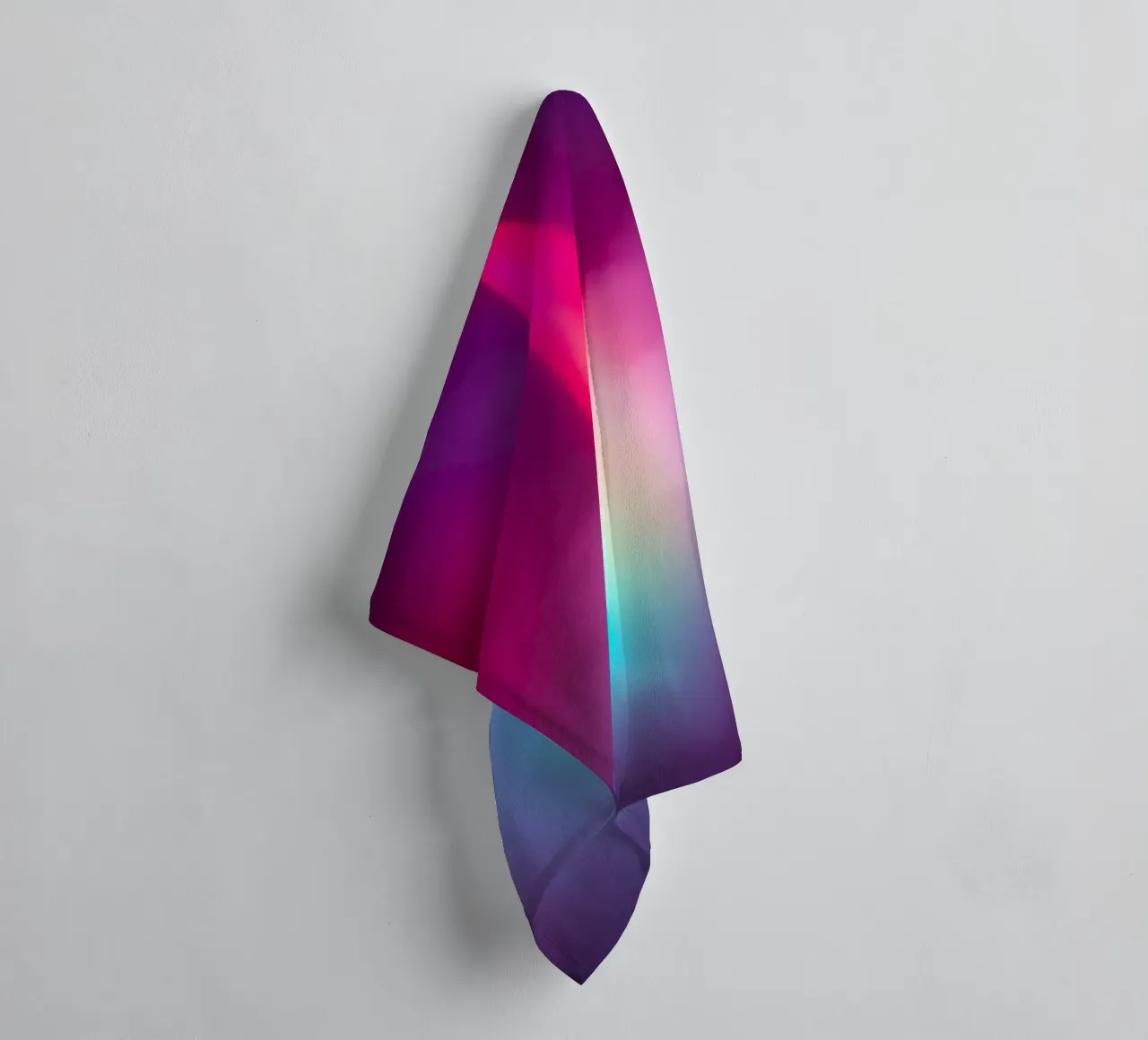 Vibrante display luminoso astratto con gradienti colorati asciugamano da bagno da DesignDoodle