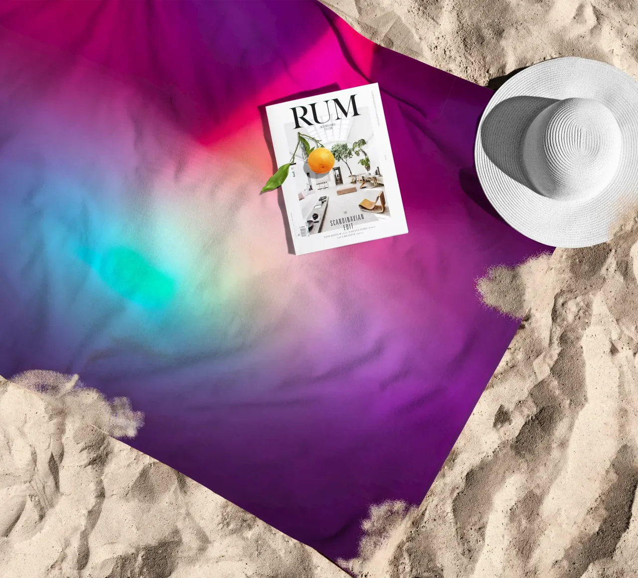 Vibrante display luminoso astratto con gradienti colorati telo mare da DesignDoodle