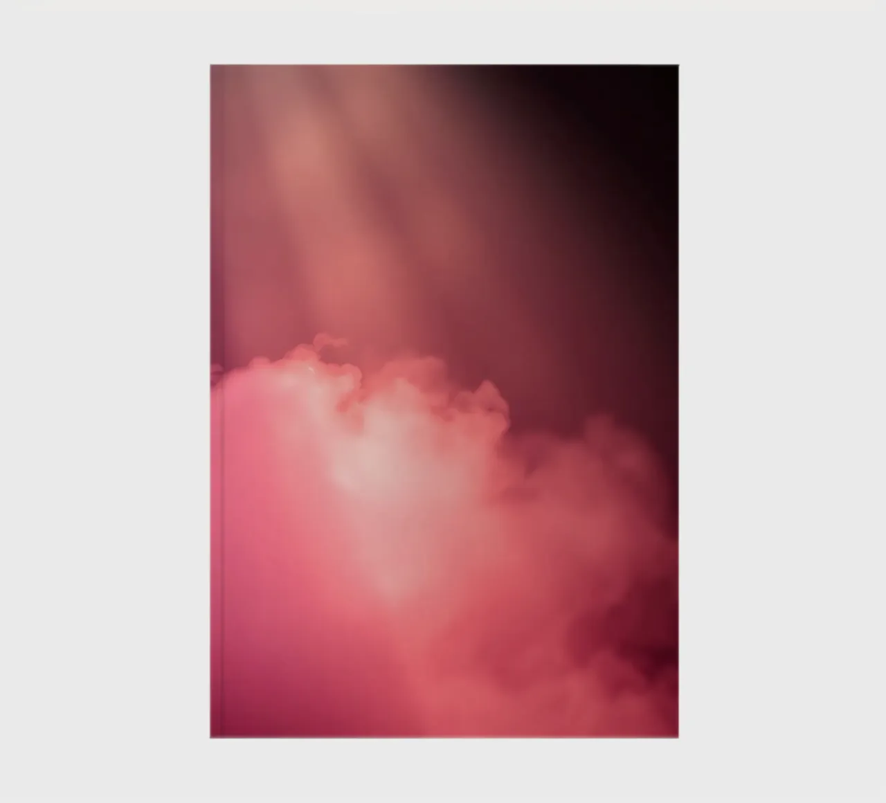 Sfondo astratto rosa tenue con fasci di luce colorati diario da DesignDoodle