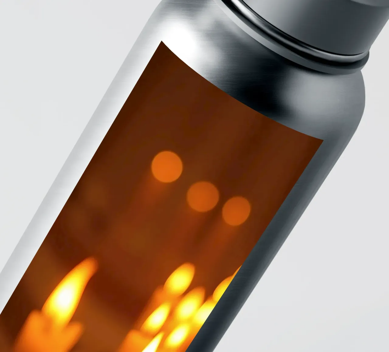 La douce lueur des flammes vacillantes des bougies apaise l'atmosphère autocollant de DesignDoodle