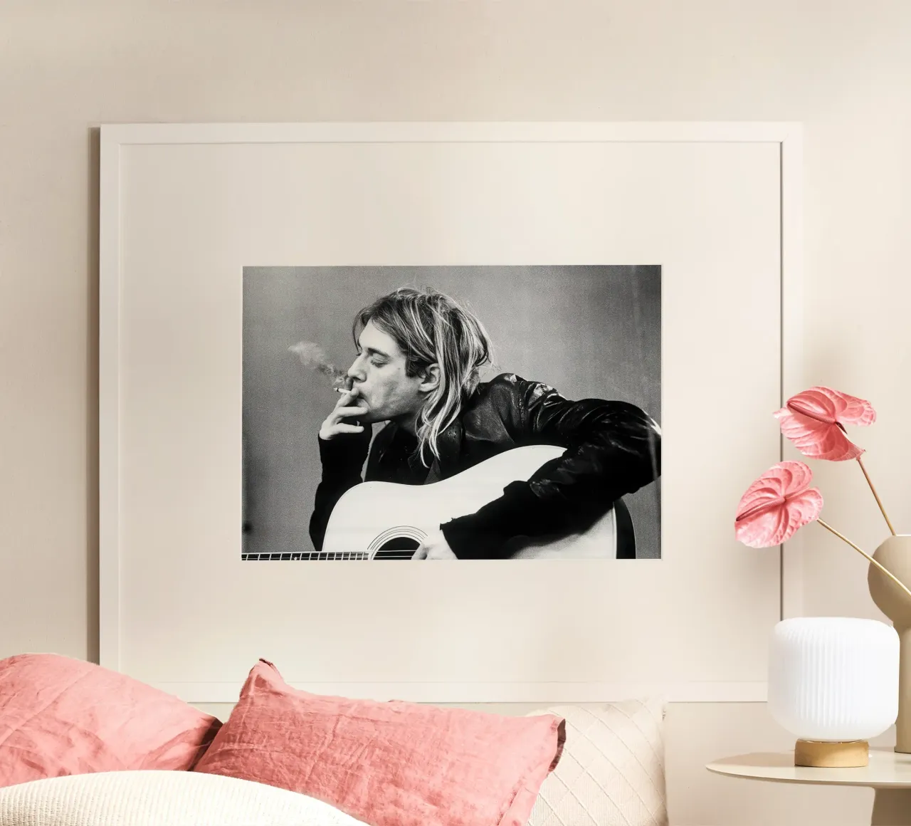 Kurt Cobain Classico B&N poster con telaio in plastica da Beth Pop Culture
