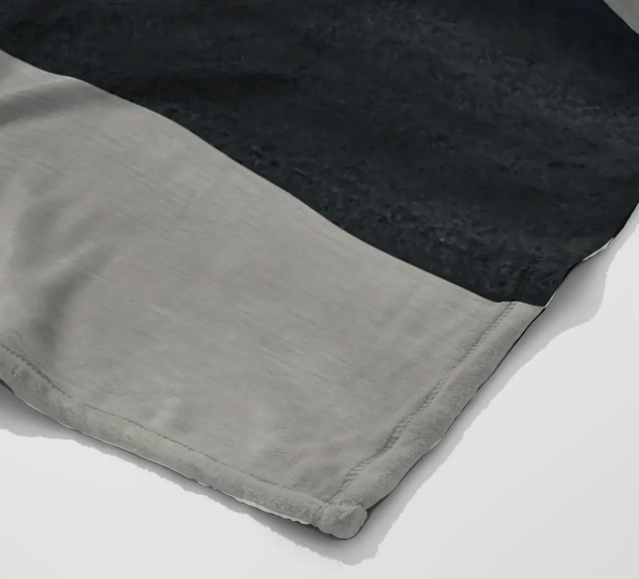 Cascina monocromatica coperta in pile da Little Dean