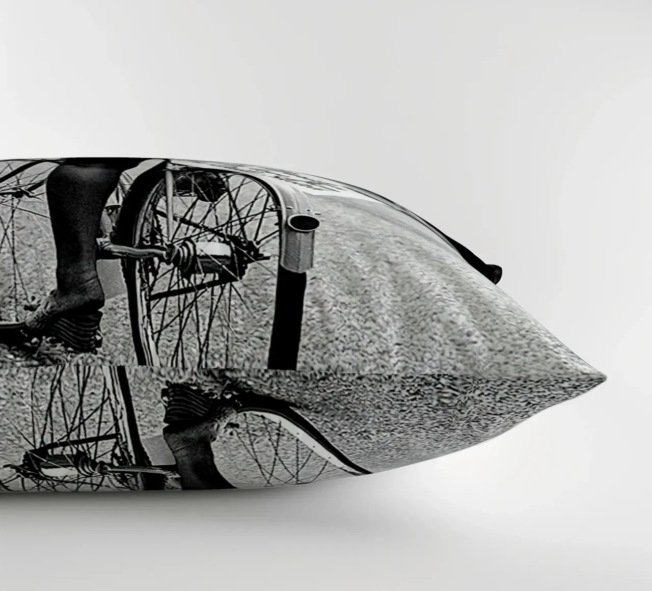Marilyn Monroe in bicicletta cuscino da Beth Pop Culture