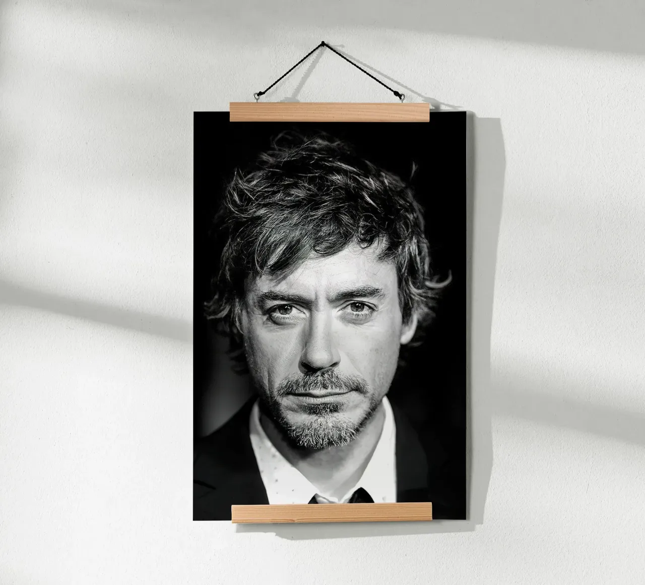 Robert Downey Jr Ritratto B&N poster da Beth Pop Culture