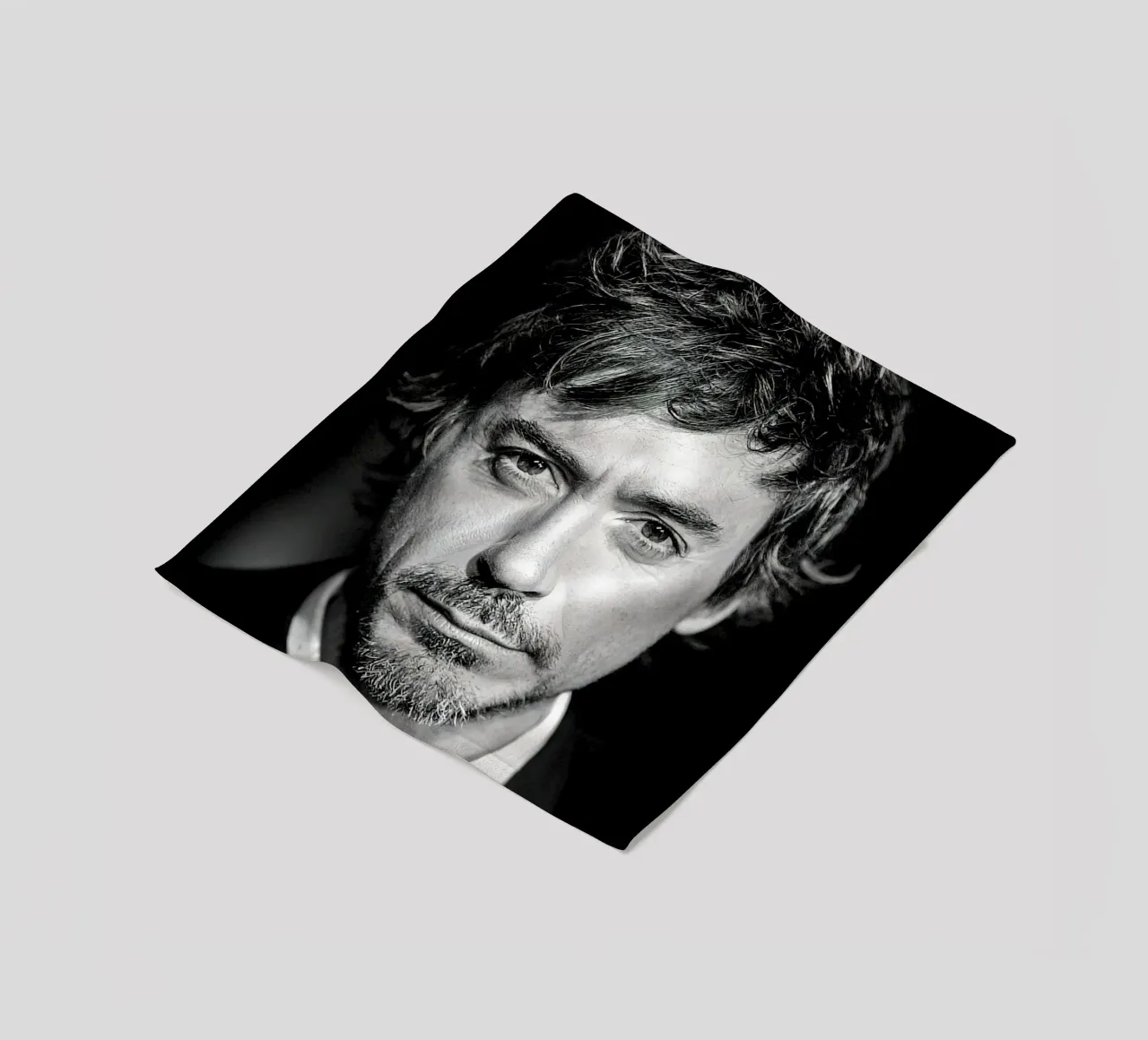 Robert Downey Jr Ritratto B&N coperta in pile da Beth Pop Culture