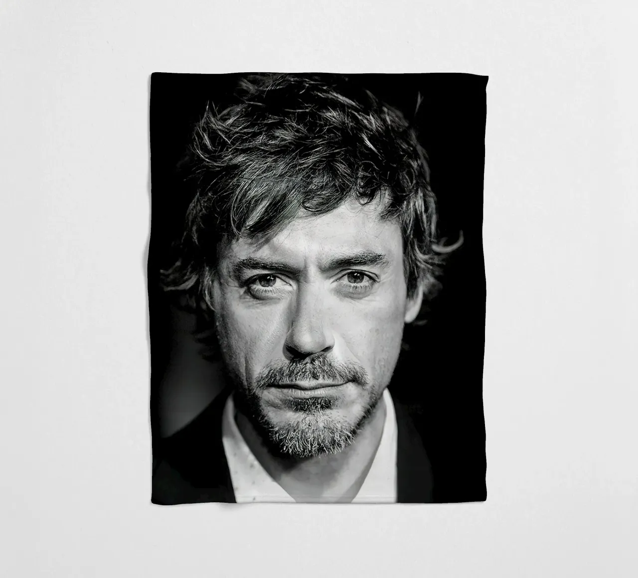 Robert Downey Jr Ritratto B&N coperta in pile da Beth Pop Culture
