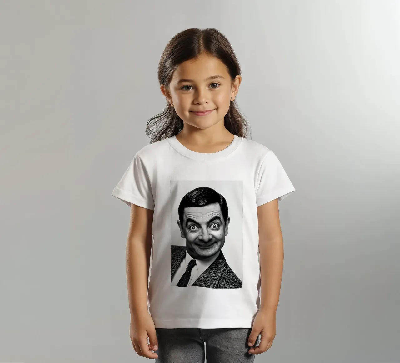 Sorriso iconico di Rowan Atkinson Mr. Bean t-shirt bambini da Beth Pop Culture