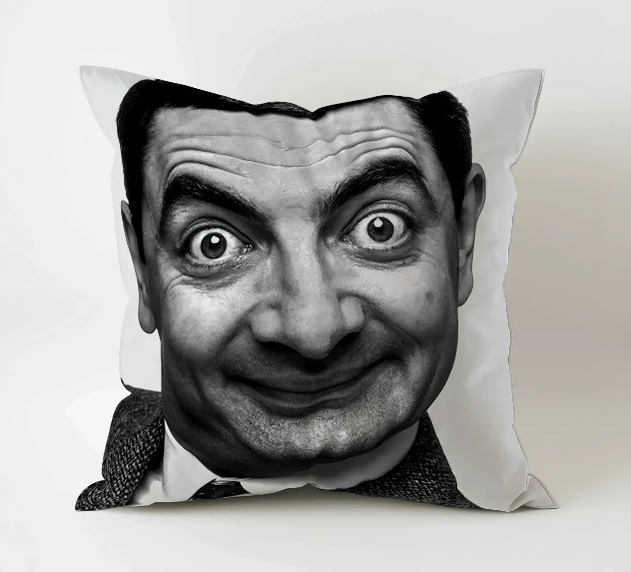 Sorriso iconico di Rowan Atkinson Mr. Bean cuscino da Beth Pop Culture