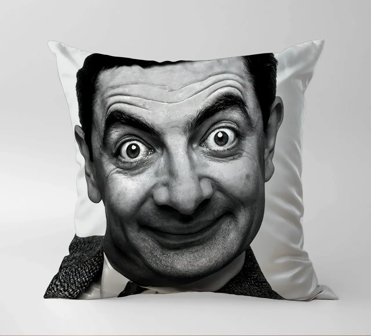 Sorriso iconico di Rowan Atkinson Mr. Bean cuscino da Beth Pop Culture