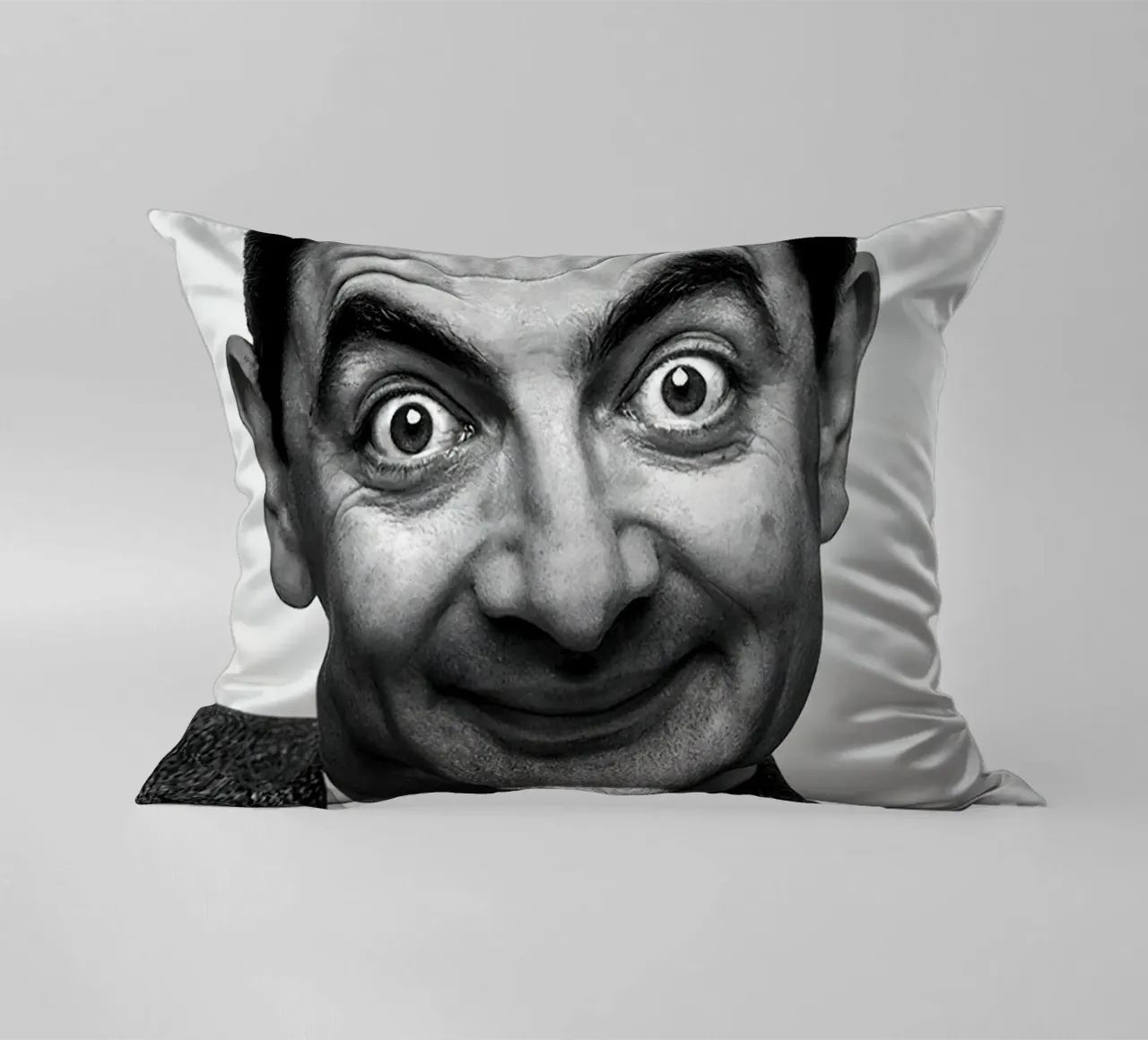 Sorriso iconico di Rowan Atkinson Mr. Bean cuscino da Beth Pop Culture