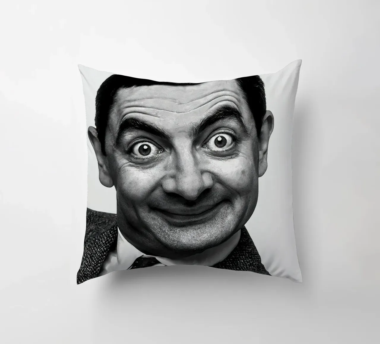 Sorriso iconico di Rowan Atkinson Mr. Bean cuscino da Beth Pop Culture