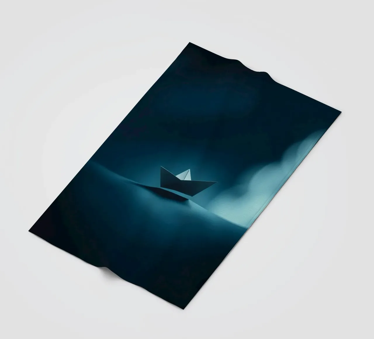 Piccola barca di carta che scivola sull'acqua calma in una stanza poco illuminata coperta in pile da DesignDoodle