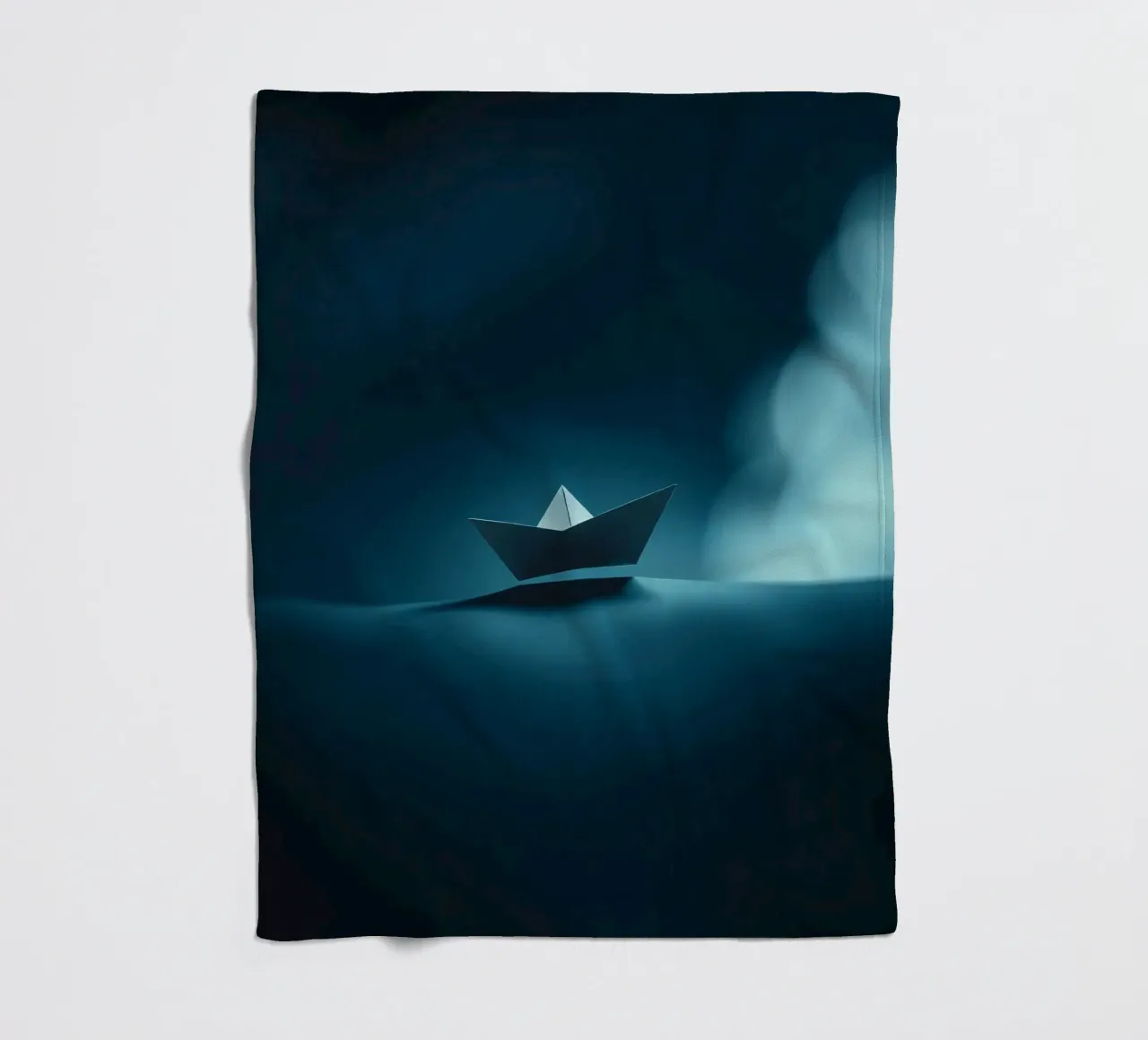 Piccola barca di carta che scivola sull'acqua calma in una stanza poco illuminata coperta in pile da DesignDoodle