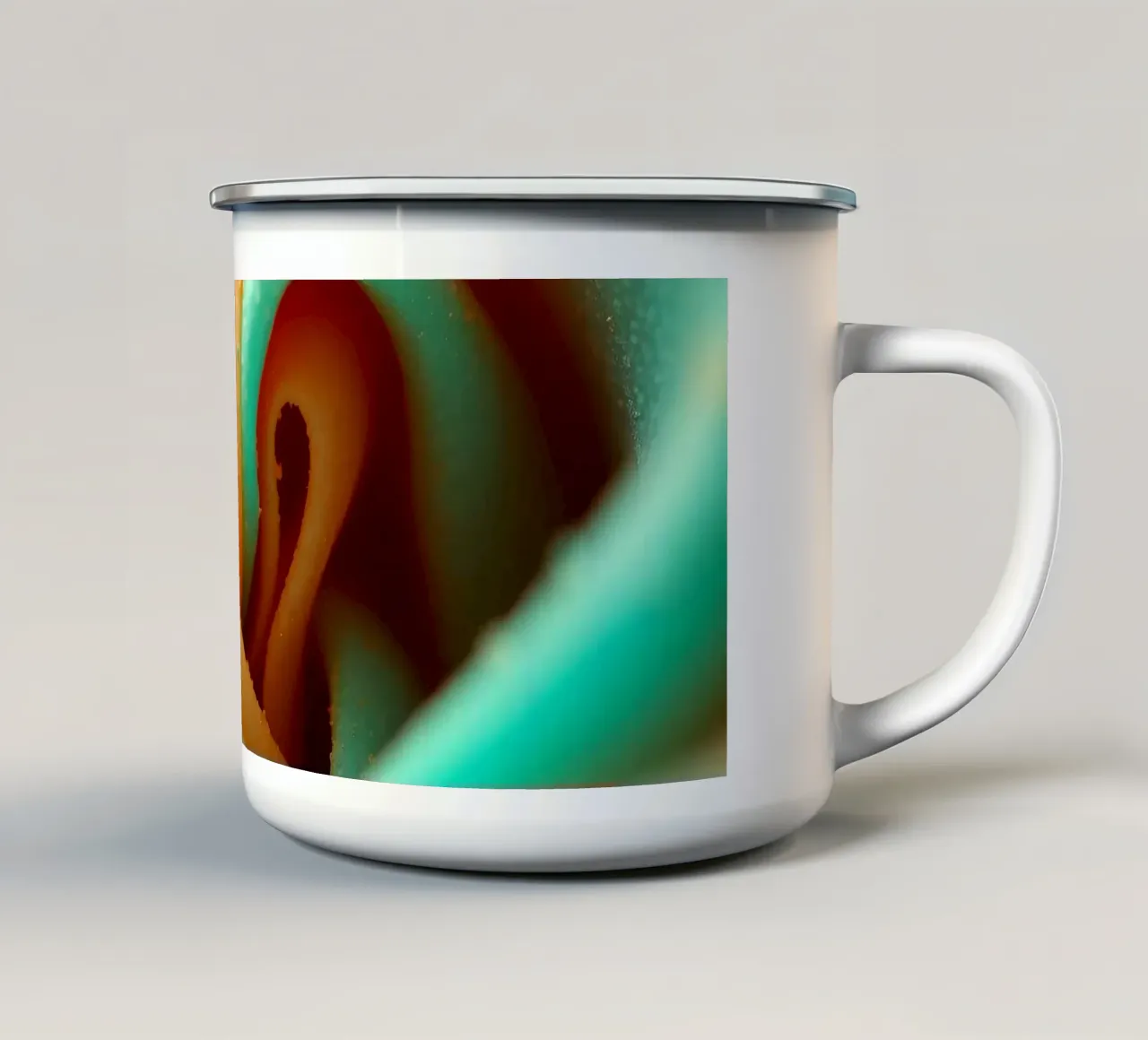 Un primo piano macro estremo di terracotta calda e alzavola fredda tazza in smalto da DesignDoodle