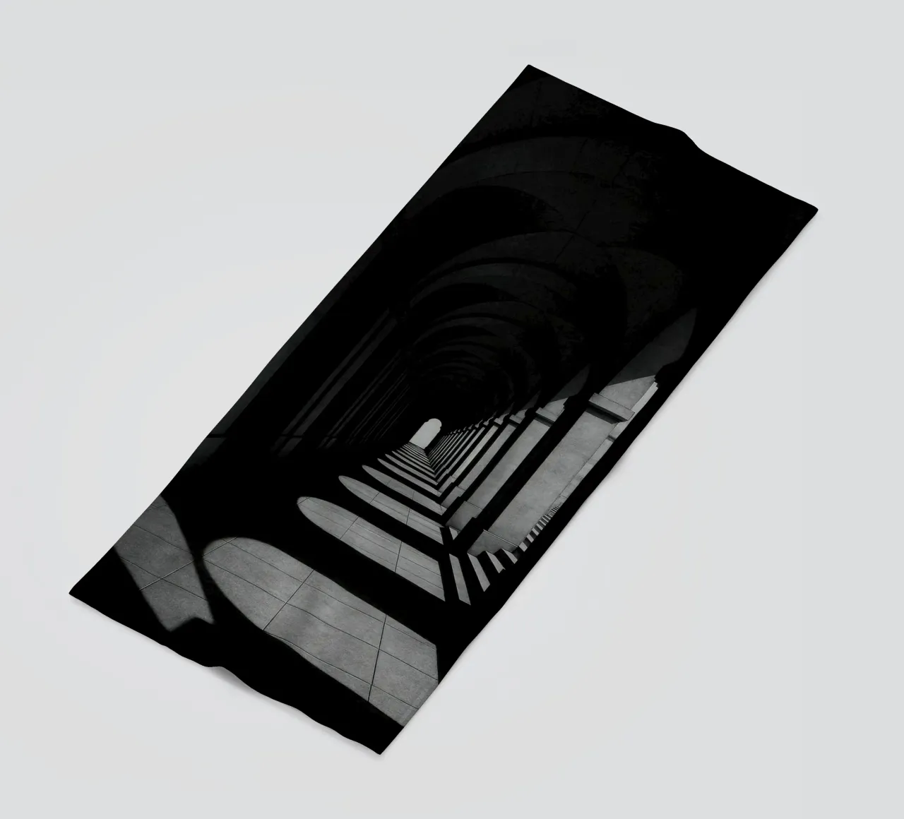 Rome - De schaduwen van de eeuwigheid strandhanddoek van Black & White