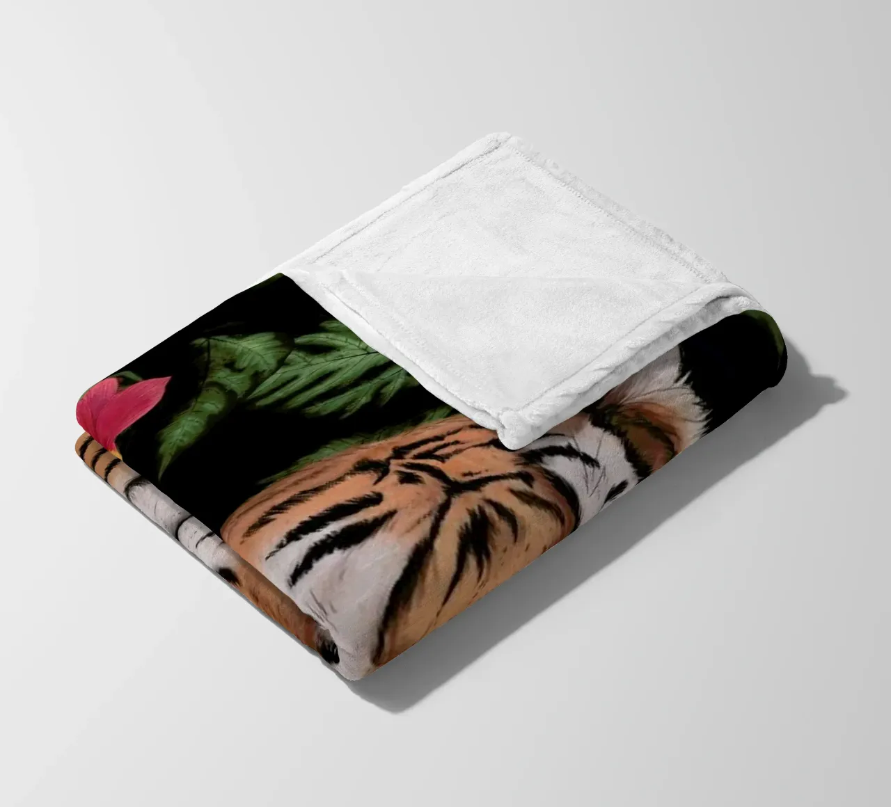 Serene Tiger coperta in pile da Laura Graves