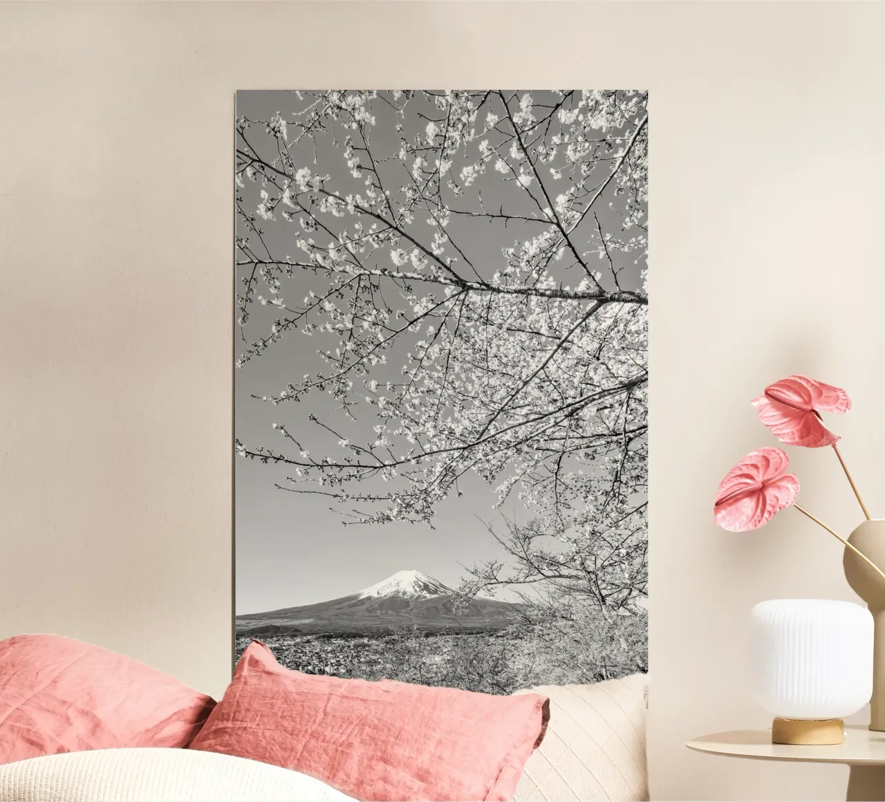 Affascinante vista del Monte Fuji durante la fioritura dei ciliegi | monocromatico poster da Melanie Viola