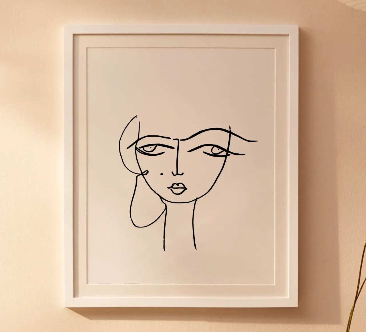 Outline of Her poster con telaio in alluminio da typostudio