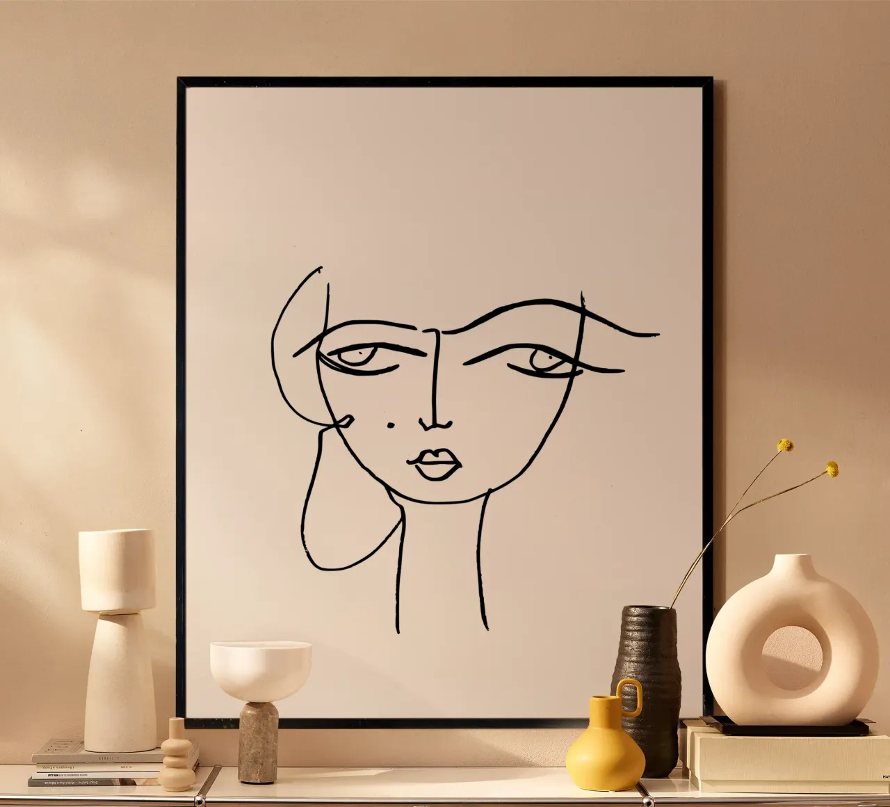 Outline of Her poster con telaio in alluminio da typostudio
