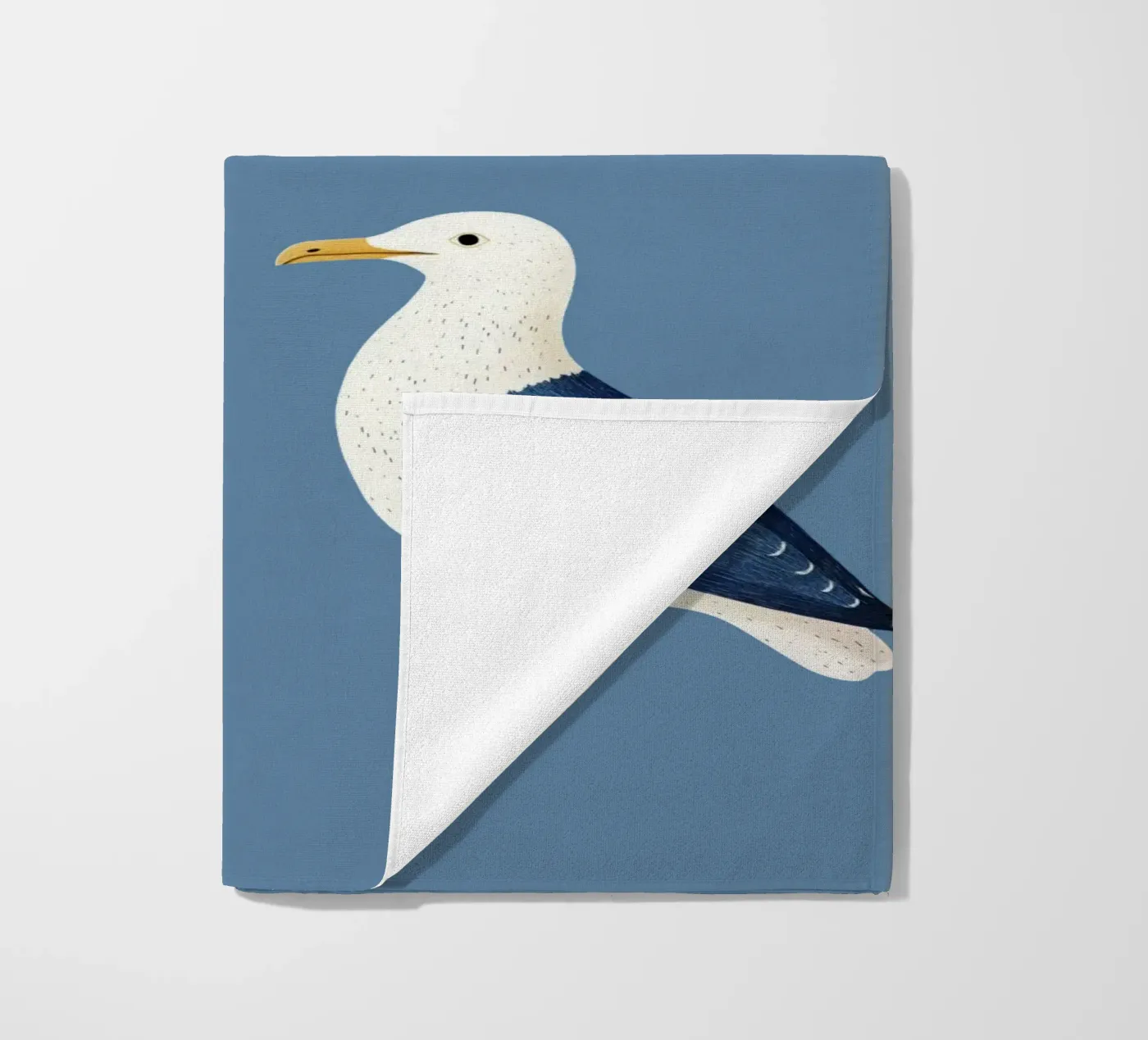 Möwe Strandtuch von Curious Canvas