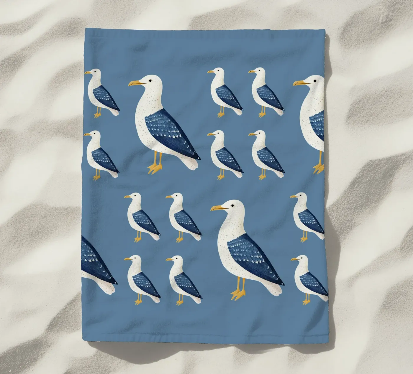 Möwe Strandtuch von Curious Canvas