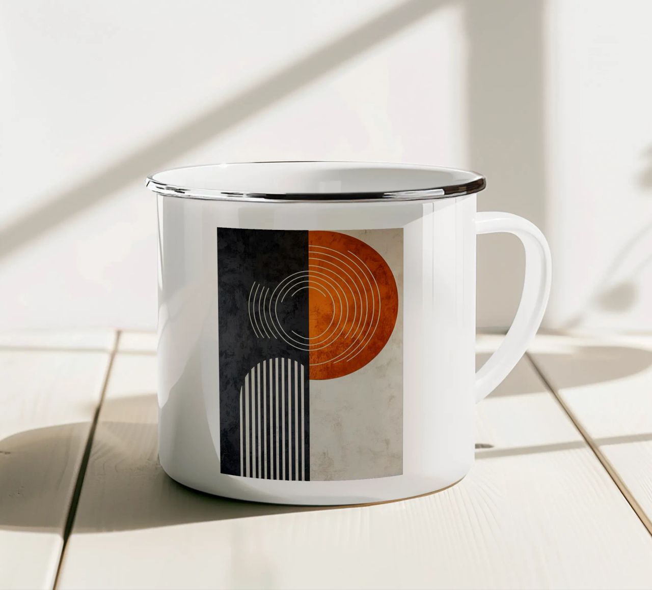 cerchi linee semicerchio contrasto geometria simmetria nero wh tazza in smalto da Kristen Parr