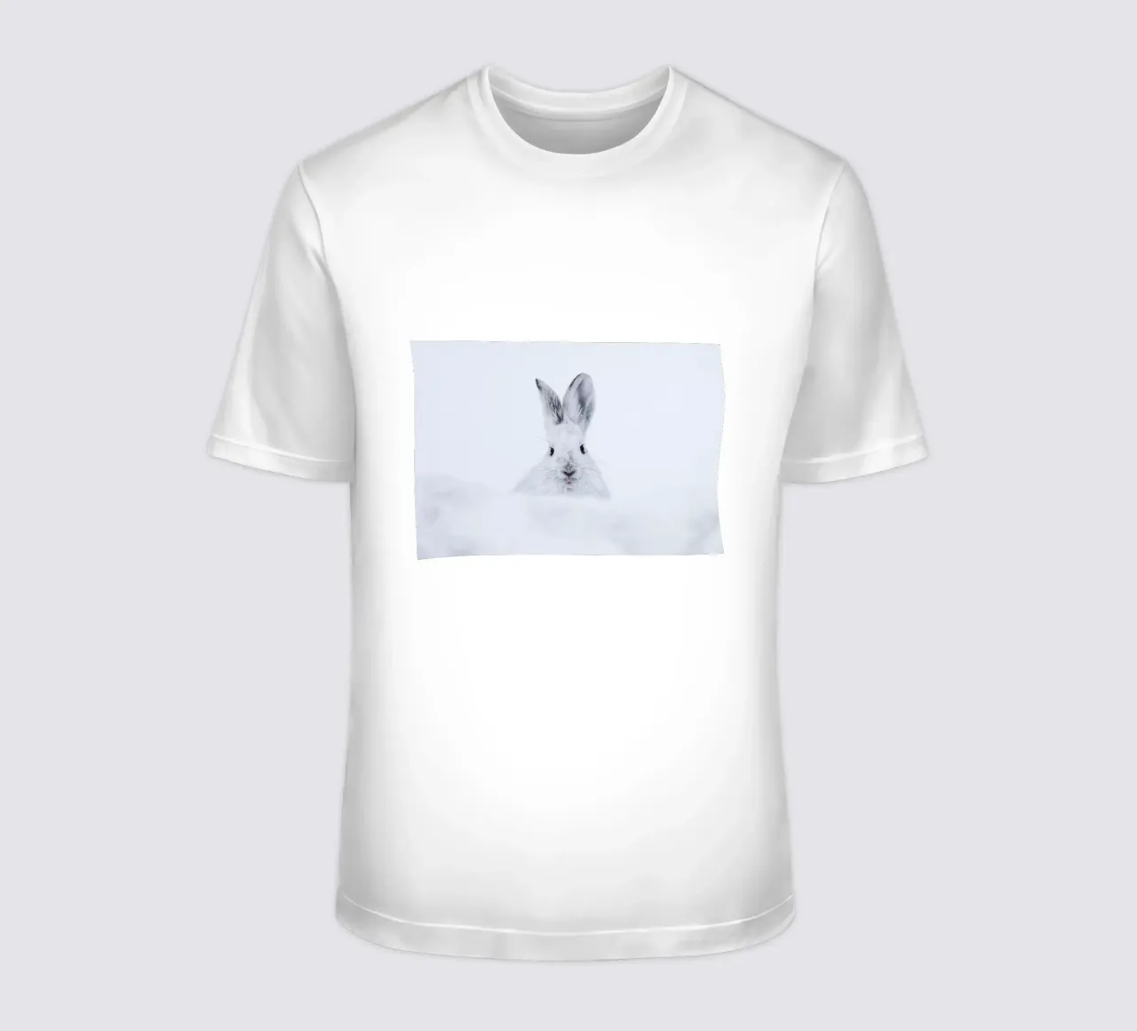 Rabbit in the Snow t-shirt da EyeEm Mobile GmbH